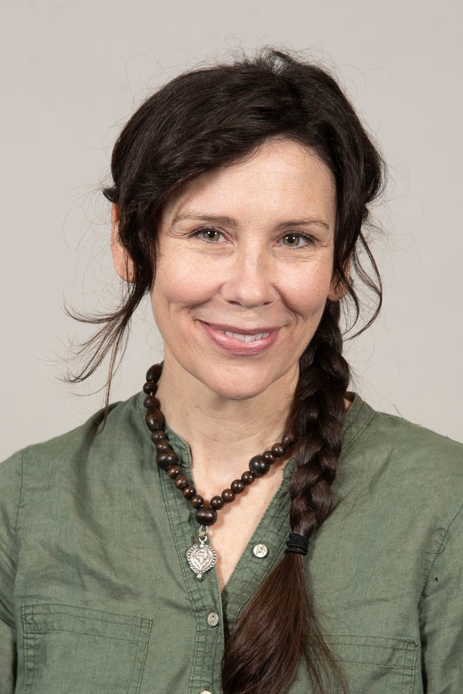 Headshot of Ali Edwards