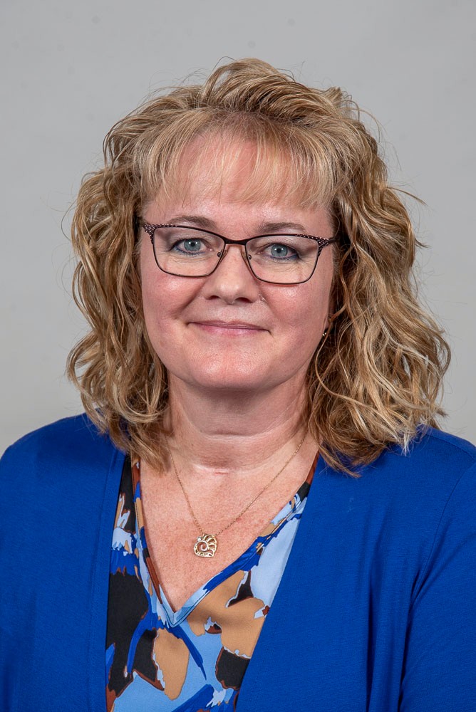 Headshot of Jennifer Wells, DVM