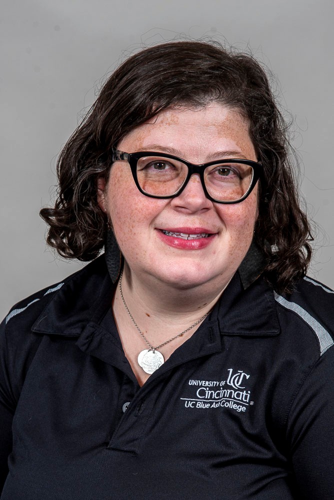 Headshot of Claudia Canipe